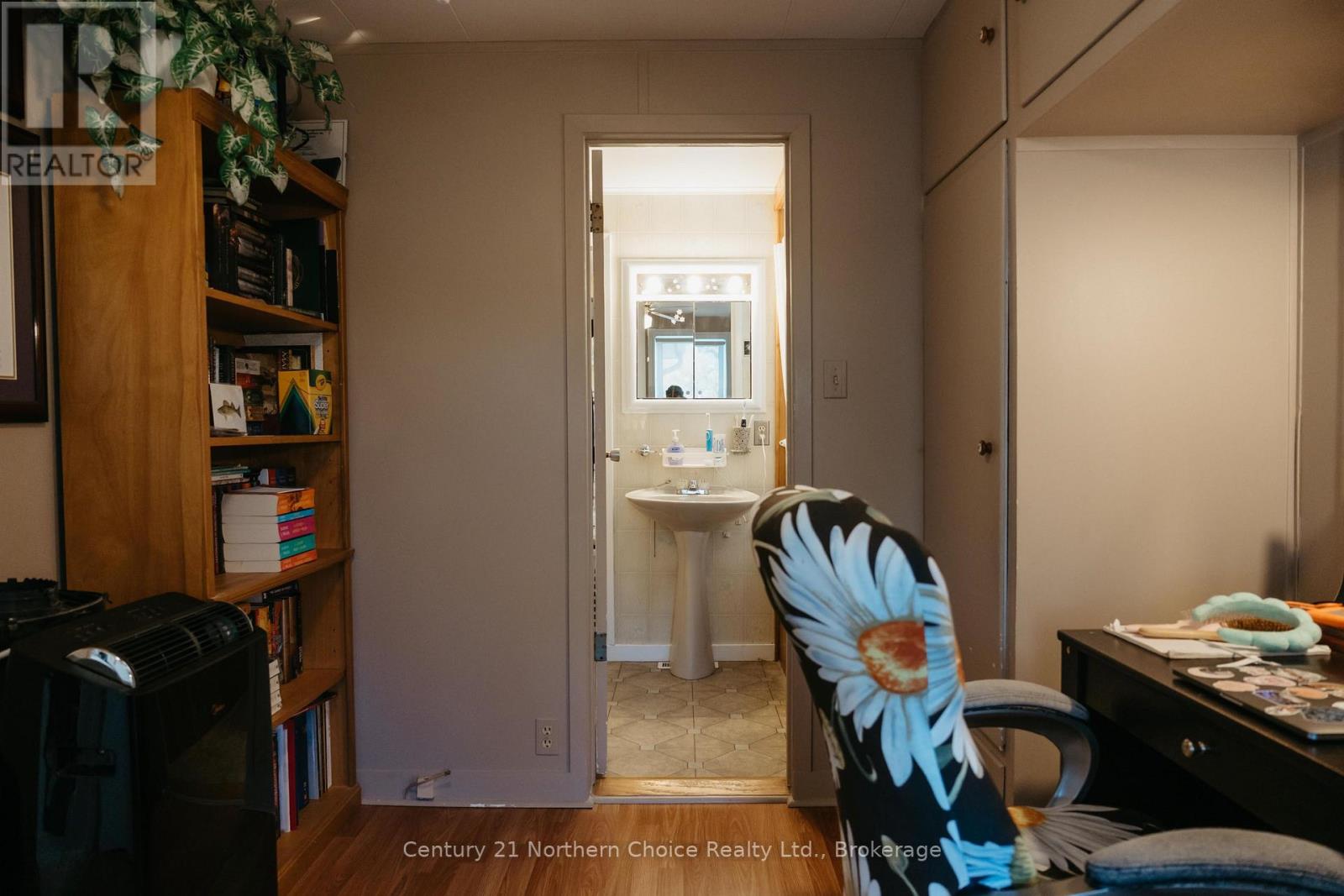 100 Regina Avenue — photo 18