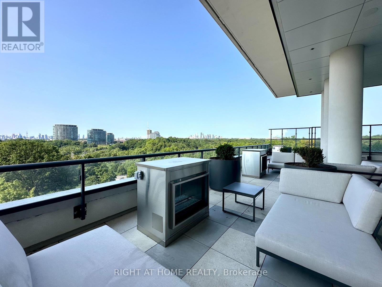 10 Inn On The Park Drive — photo 13