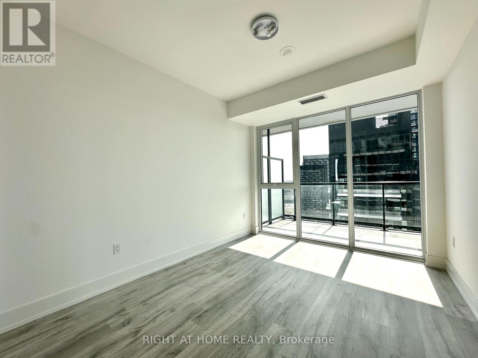 10 Inn On The Park Drive — photo 7
