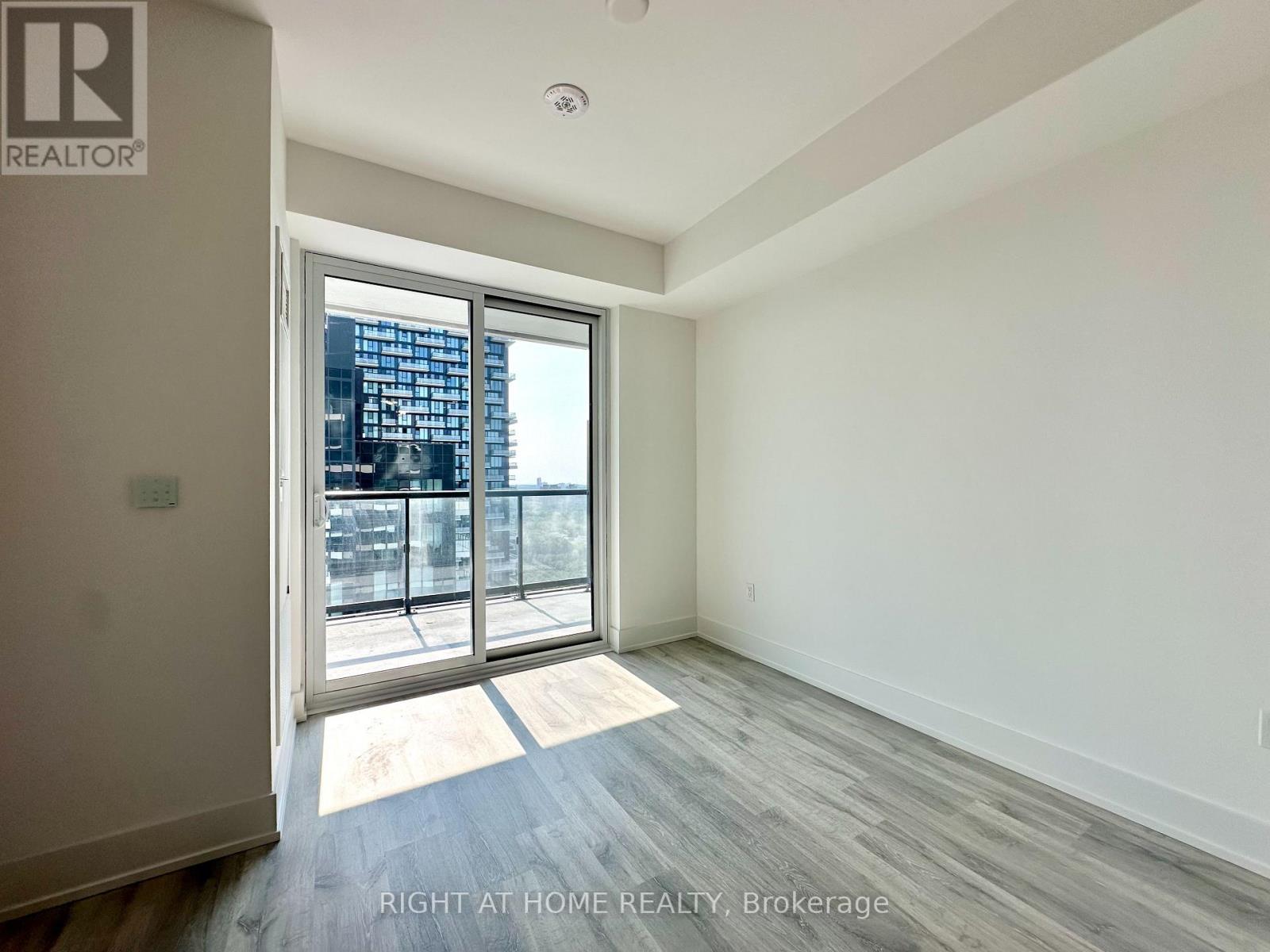 10 Inn On The Park Drive — photo 8