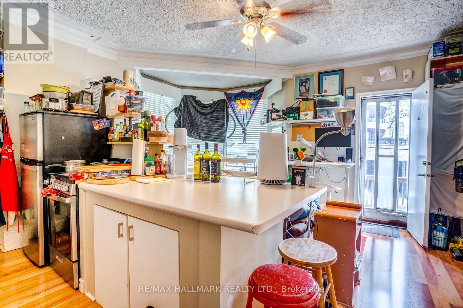 282 Avenue Road — photo 28