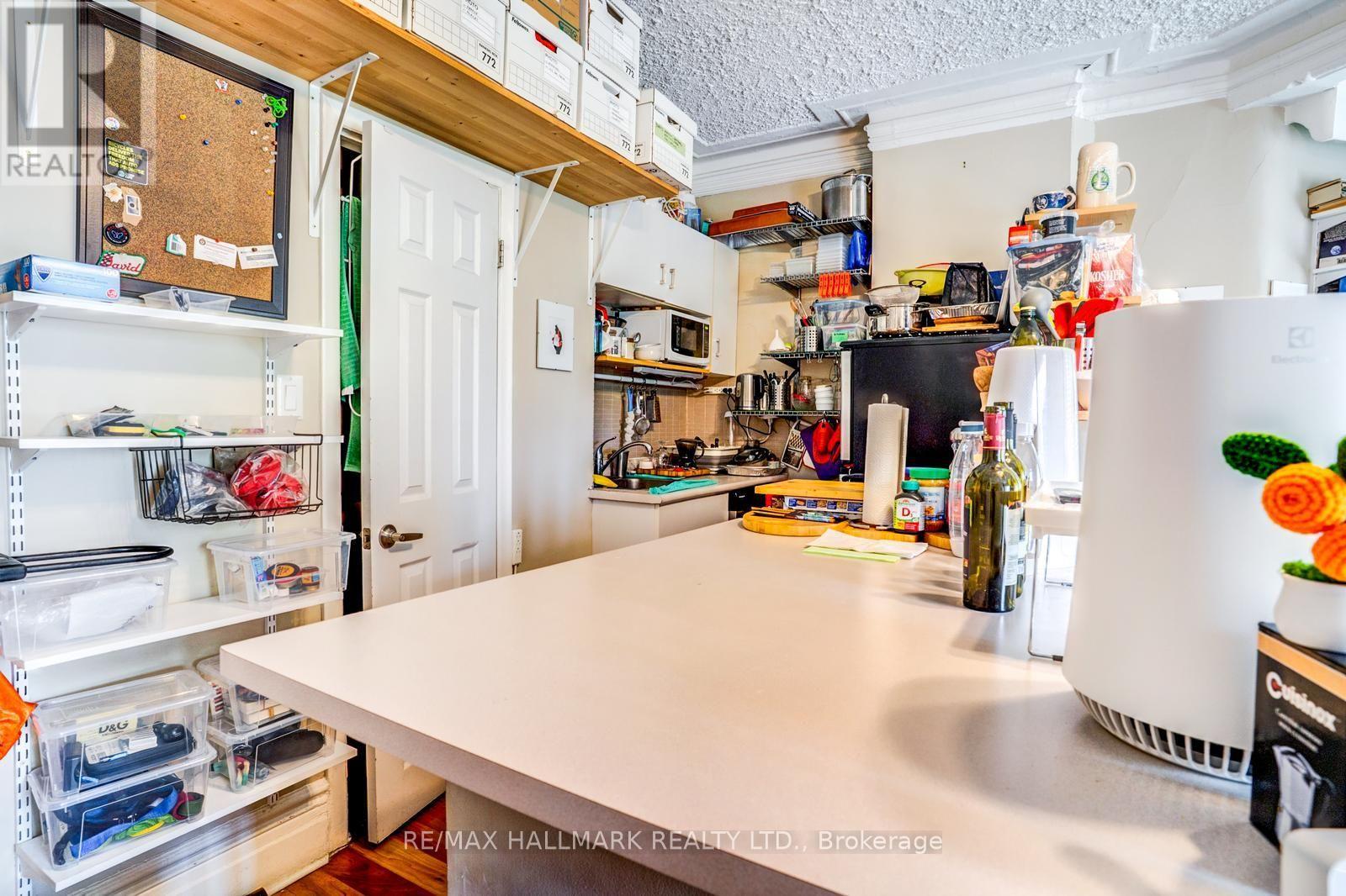 282 Avenue Road — photo 44
