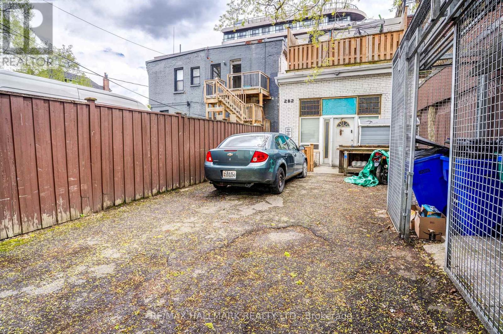 282 Avenue Road — photo 50