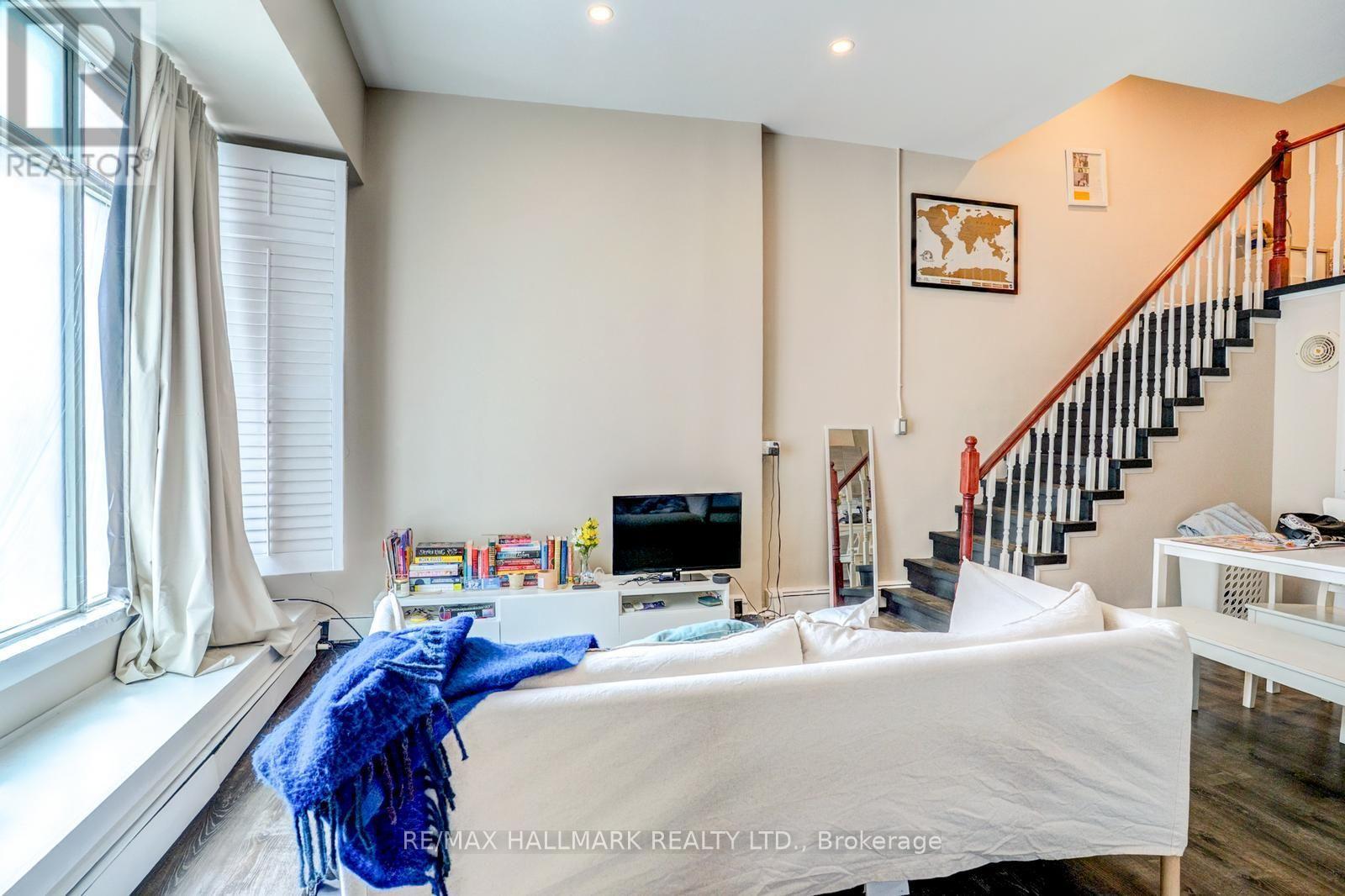 282 Avenue Road — photo 8