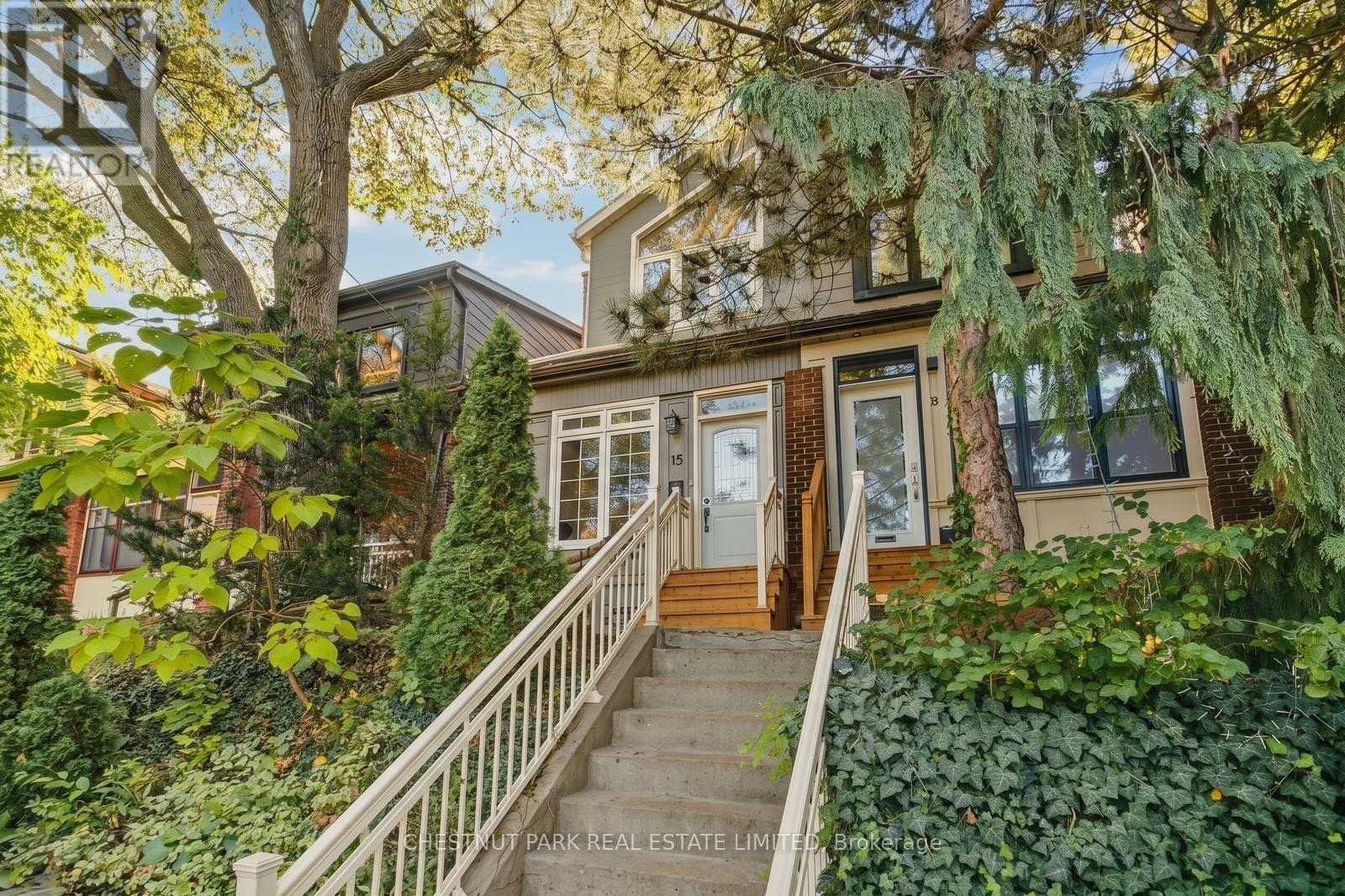 15 Millbrook Crescent, Toronto, ON photo 2