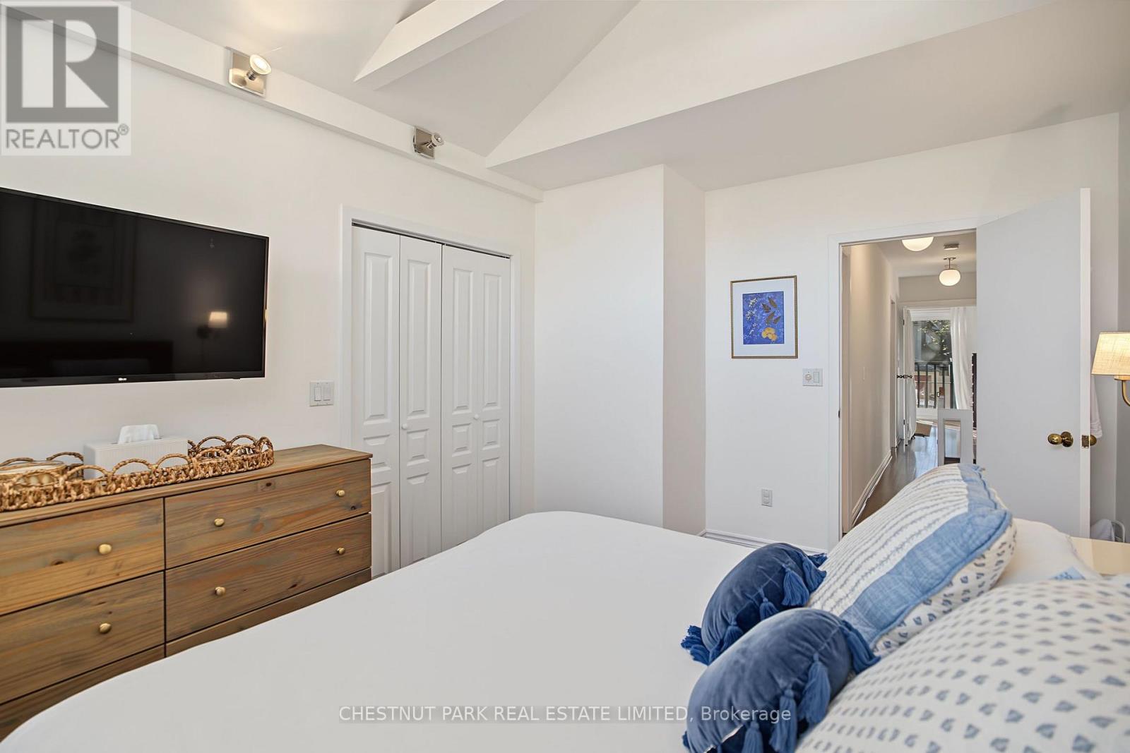 15 Millbrook Crescent, Toronto, ON photo 21