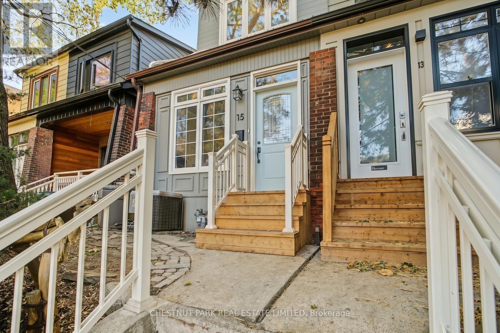 15 Millbrook Crescent, Toronto, ON photo 3