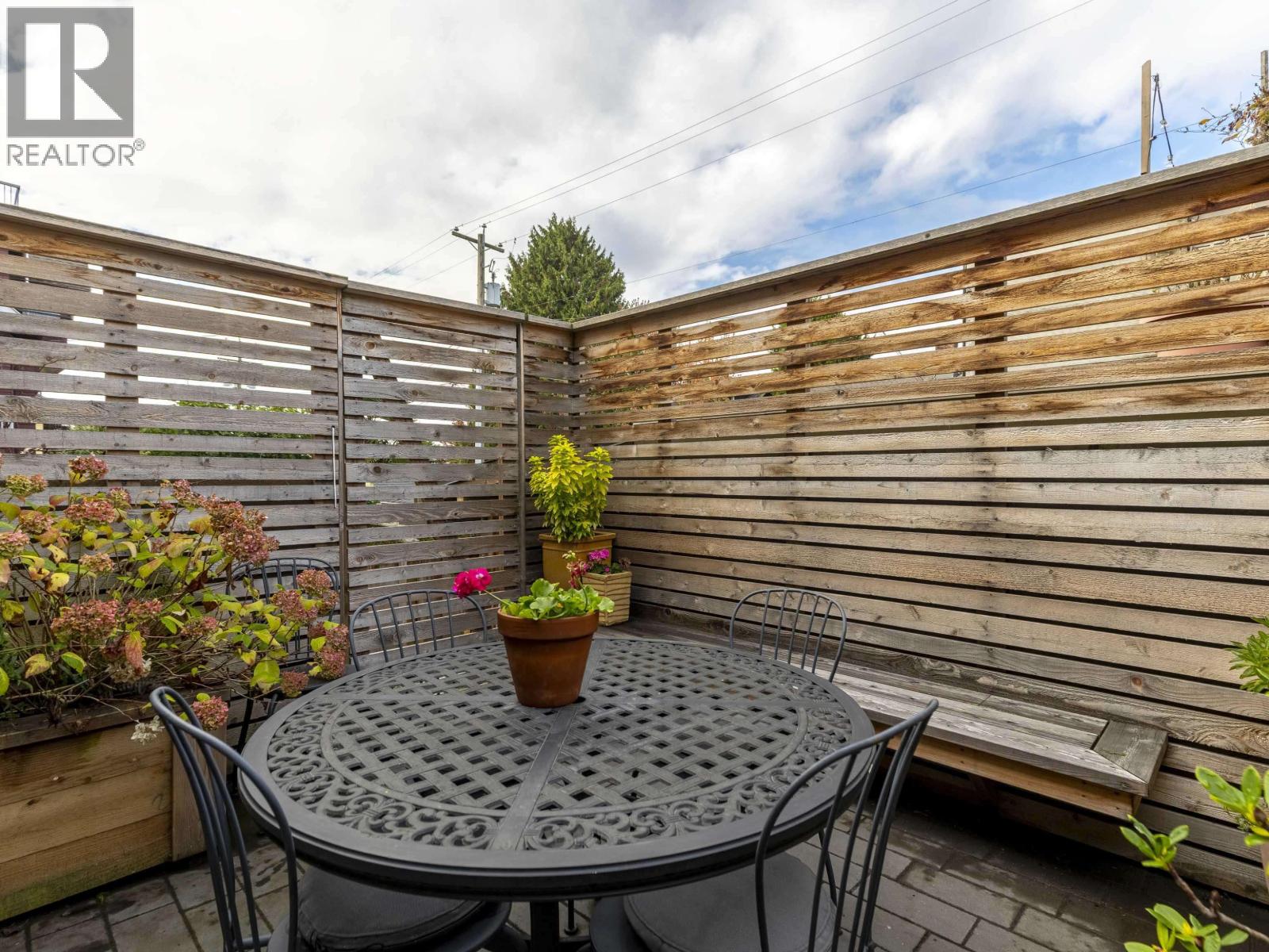 Photo of 101 2535 YORK AVENUE 16