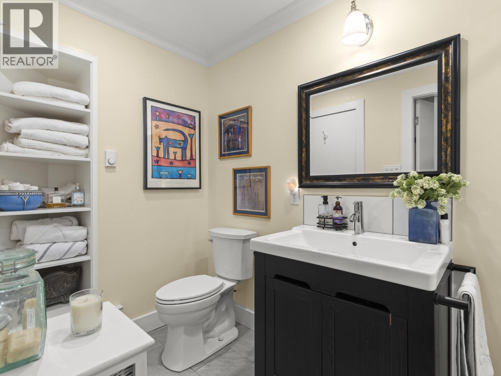 Photo of 101 2535 YORK AVENUE 18