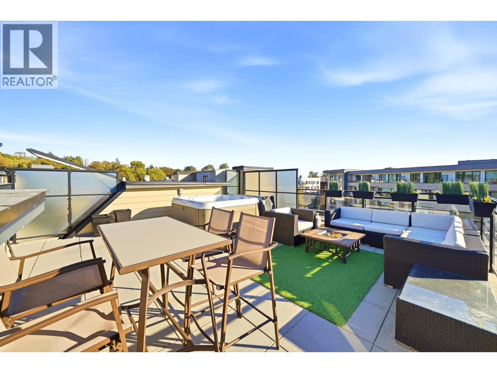 Photo of 409 733 W 14TH STREET 28