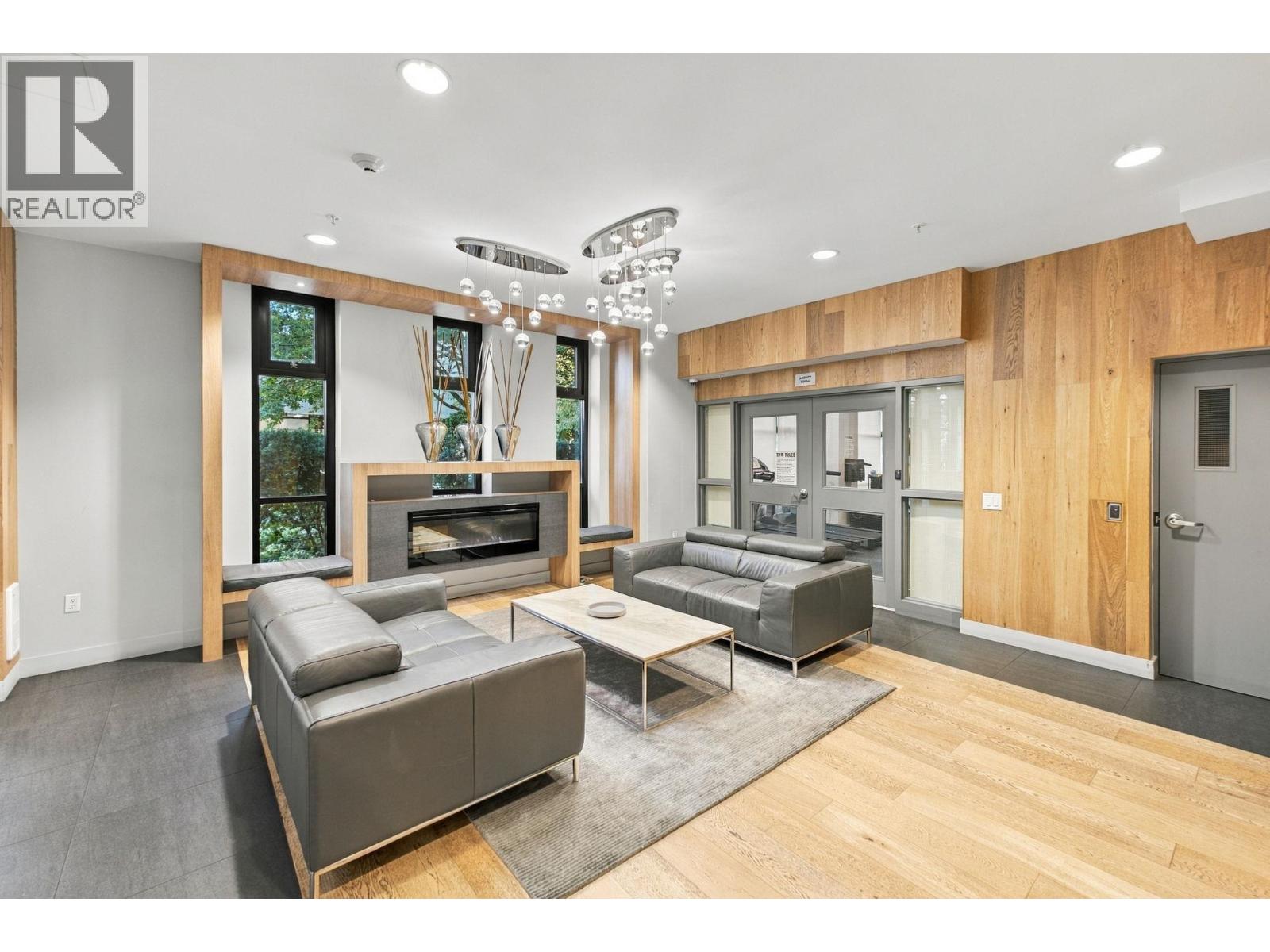 Photo of 409 733 W 14TH STREET 37