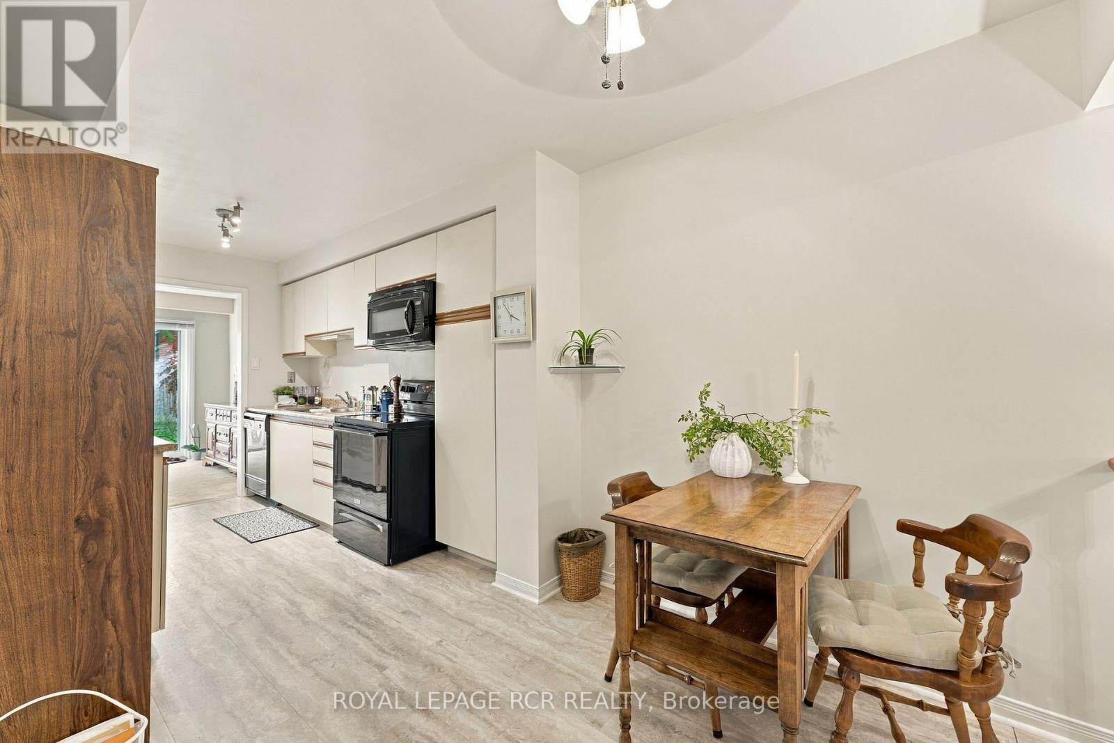 707 Caradonna Crescent, Newmarket, ON photo 13