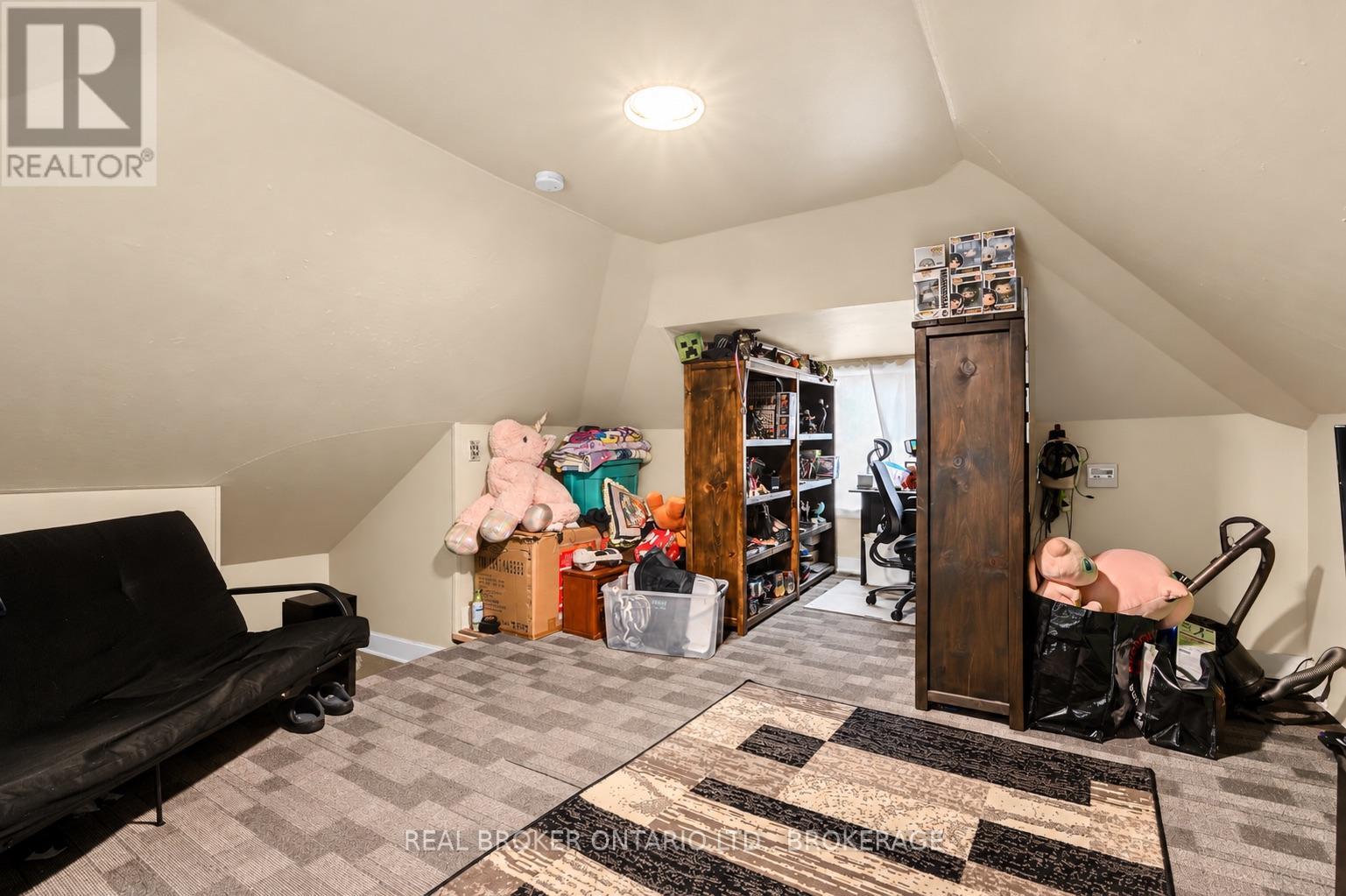 214 FOURTH STREET W - Image 23