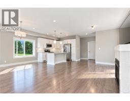 Bathroom - 18 1515 Keating Cross Rd, Central Saanich, BC V8M1W9 Photo 6
