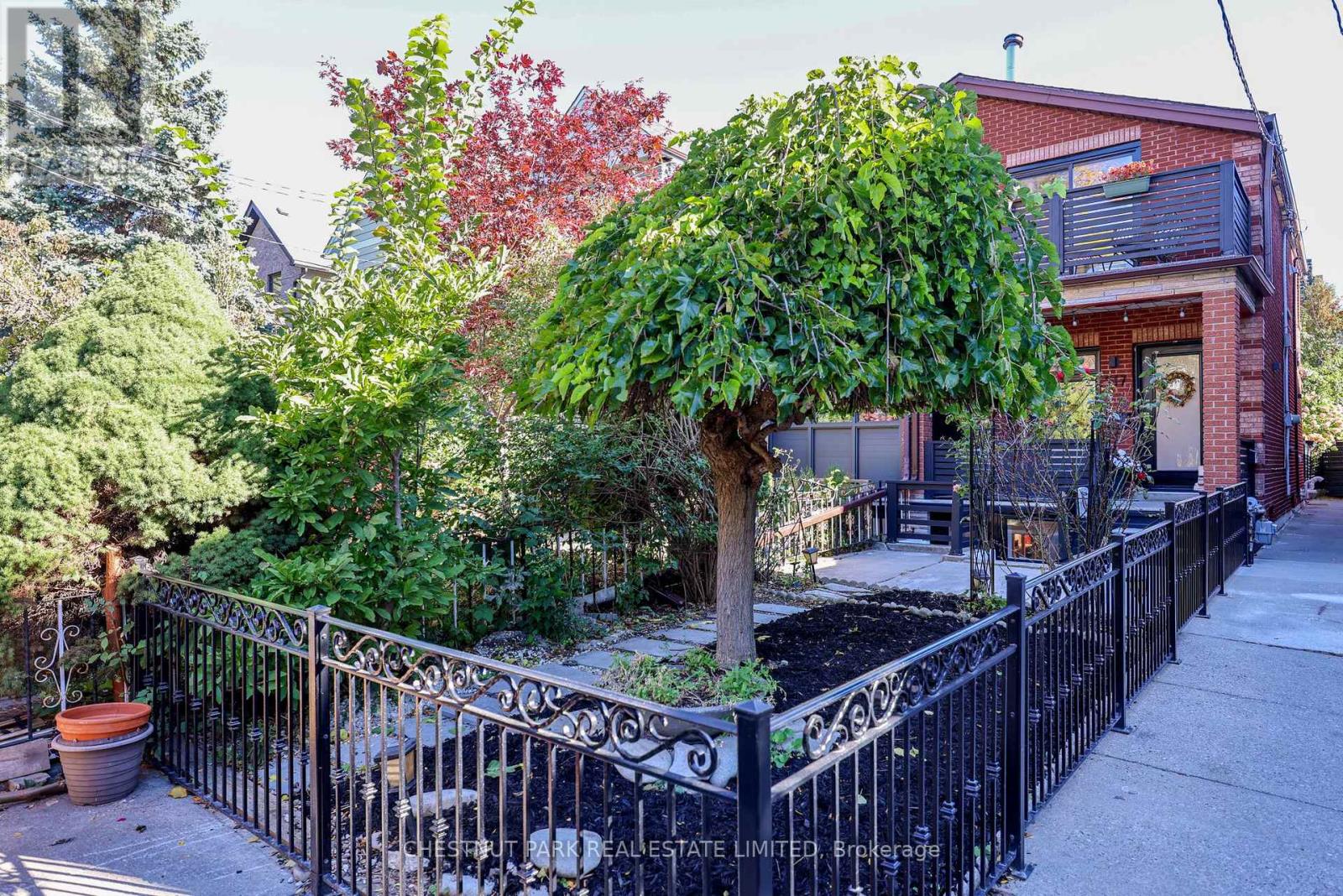 517 Crawford Street, Toronto, ON photo 2