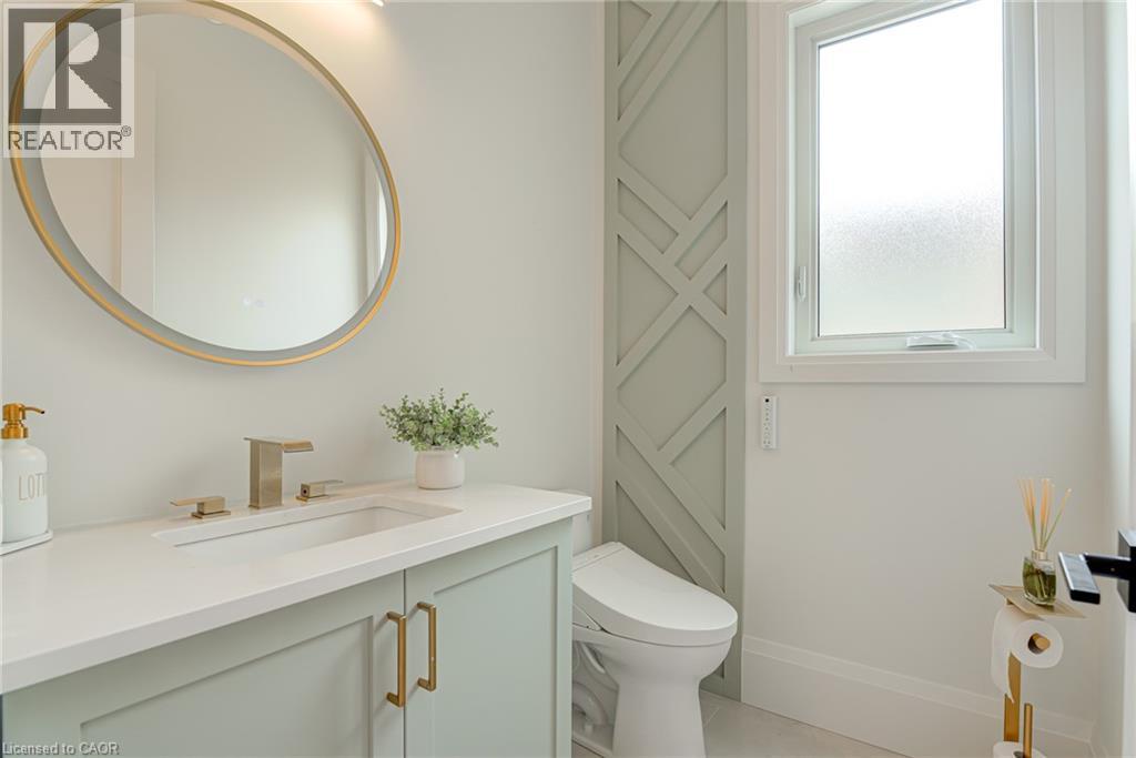 90 Margaret Avenue North — photo 10