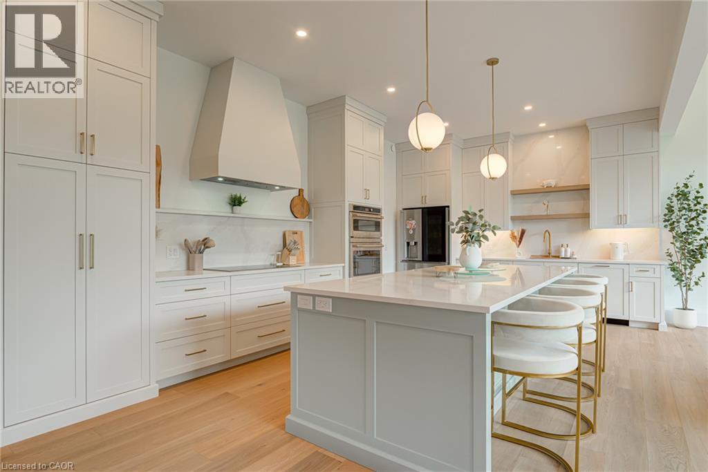 90 Margaret Avenue North — photo 16