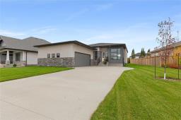 114 Wyndham Estate Drive, Steinbach, MB R5G2K6 Photo 32