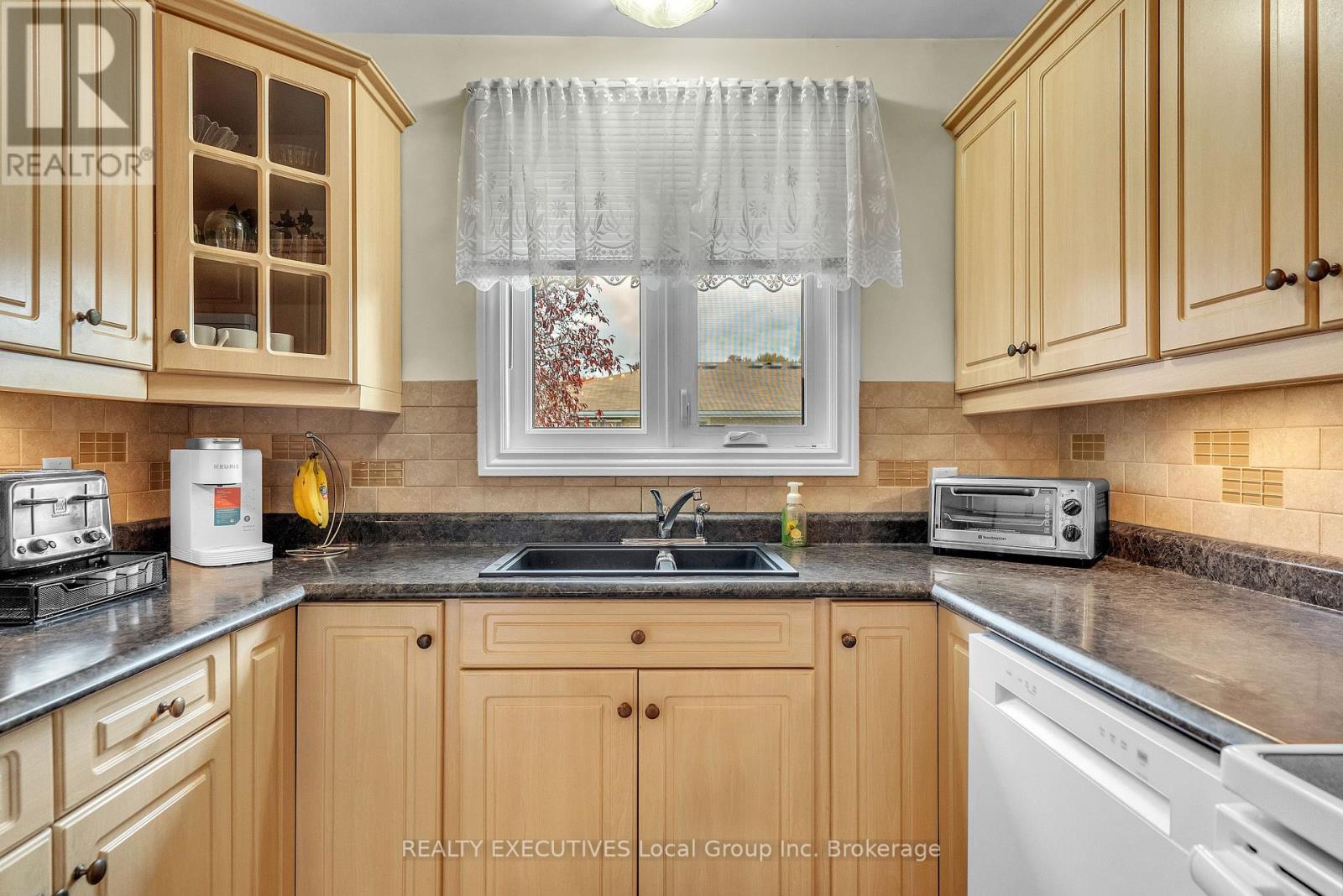 624 Lakeshore Drive — photo 10