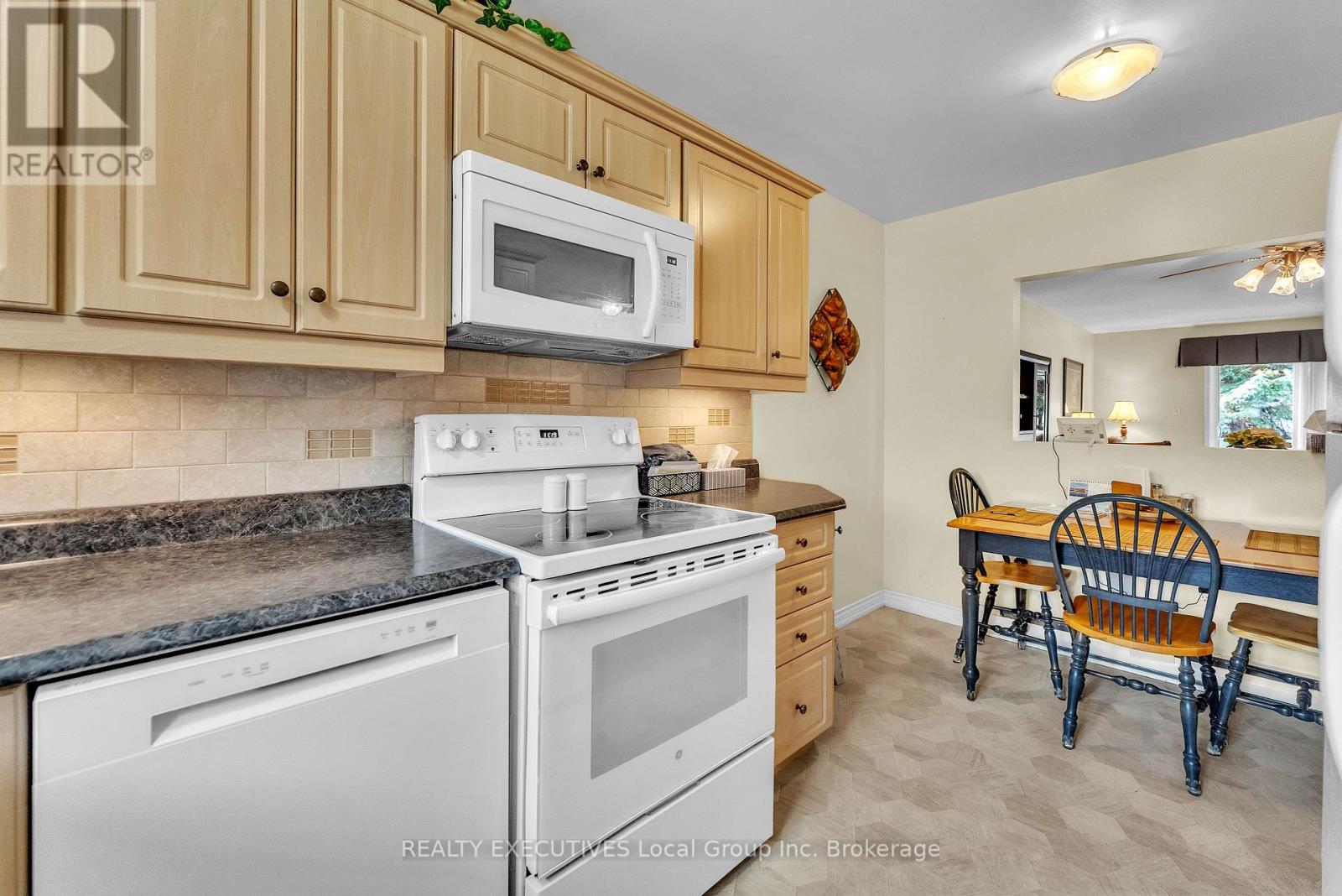 624 Lakeshore Drive — photo 12