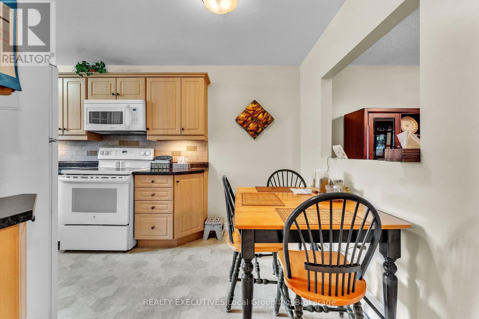 624 Lakeshore Drive — photo 8
