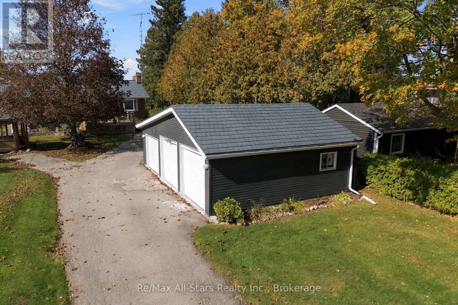 2698 WESTVIEW ROAD - 33