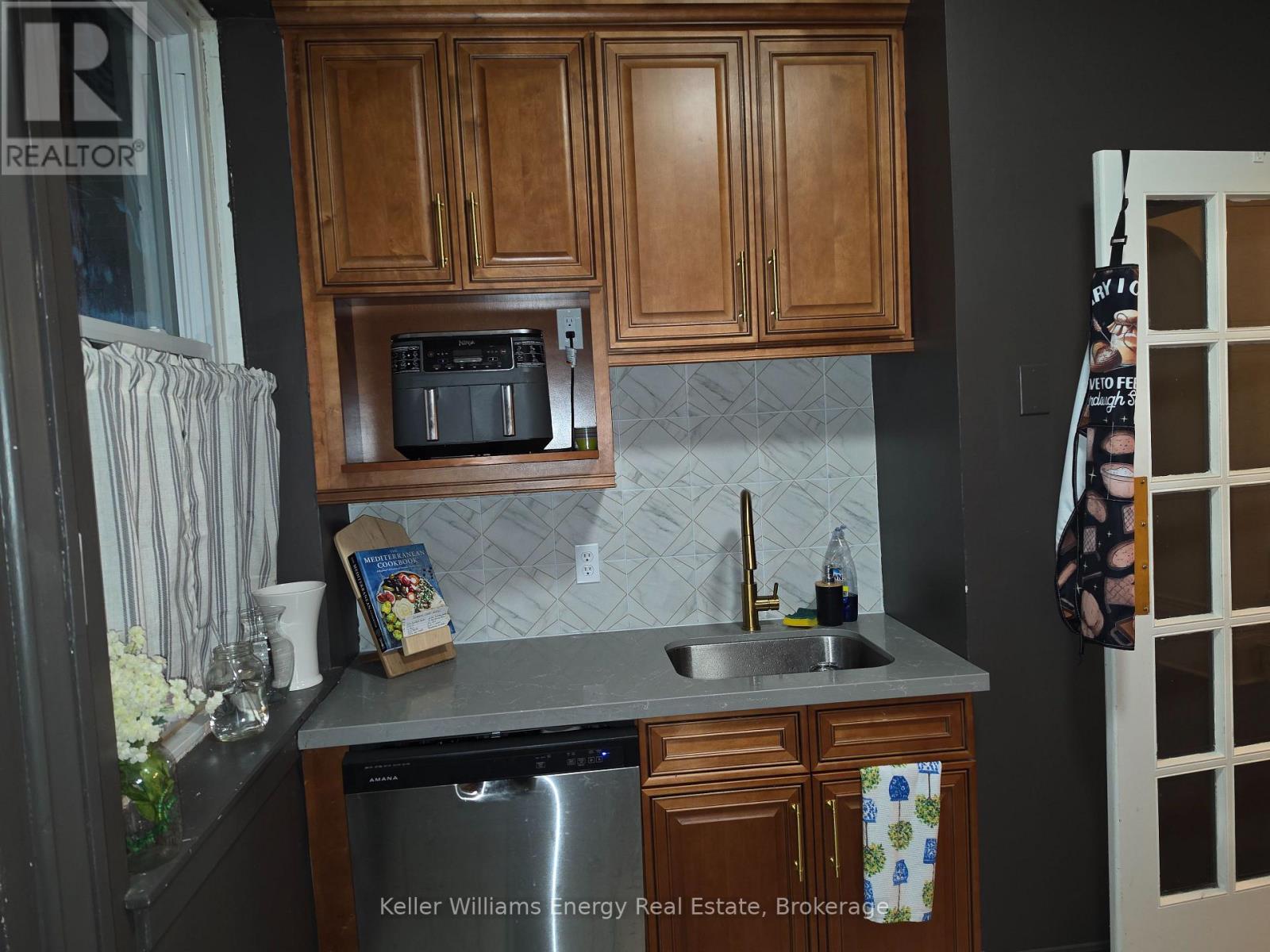 35 King Street — photo 15