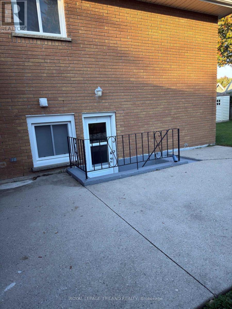 27 Aldborough Avenue — photo 2