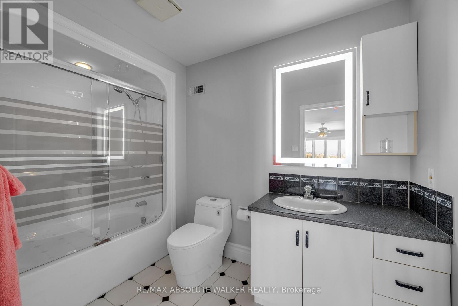 962 Cameron Street — photo 36