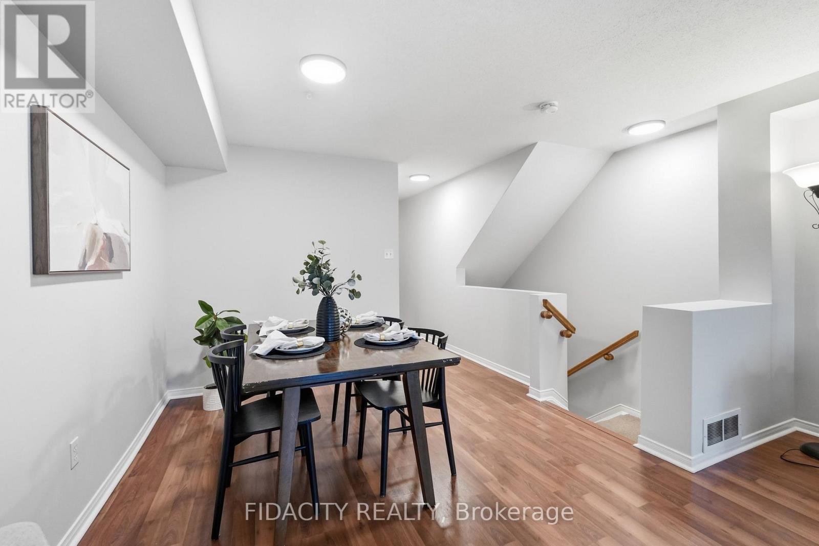 324 Crownridge Drive — photo 10