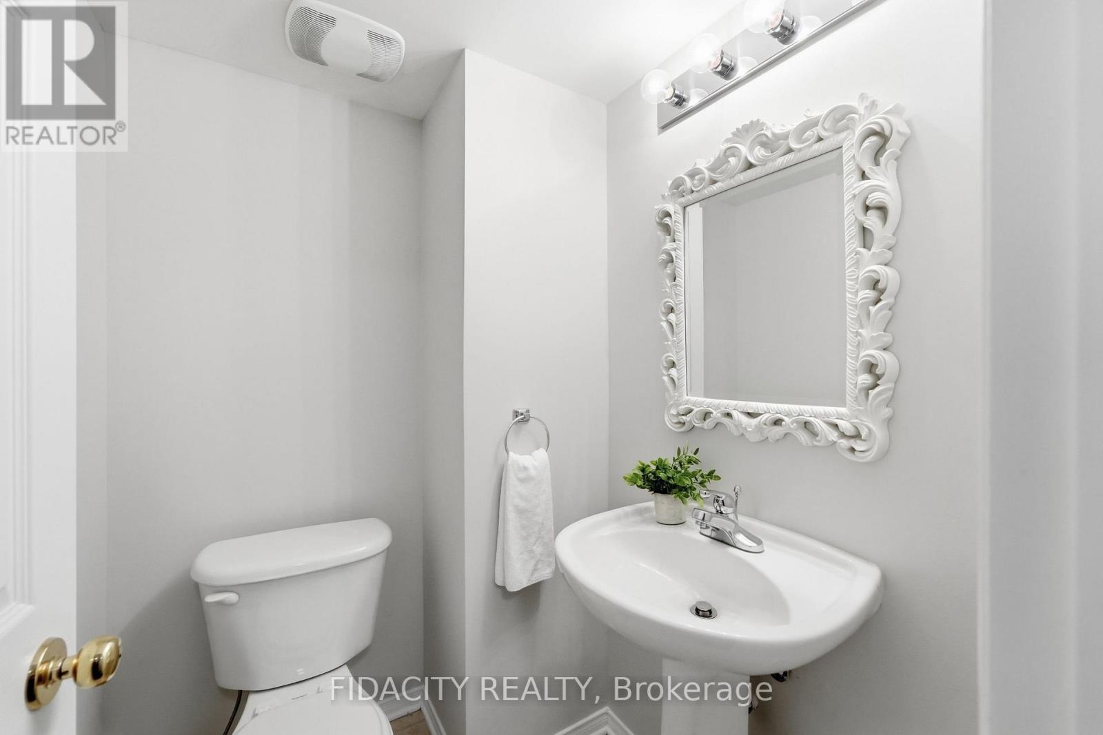 324 Crownridge Drive — photo 15