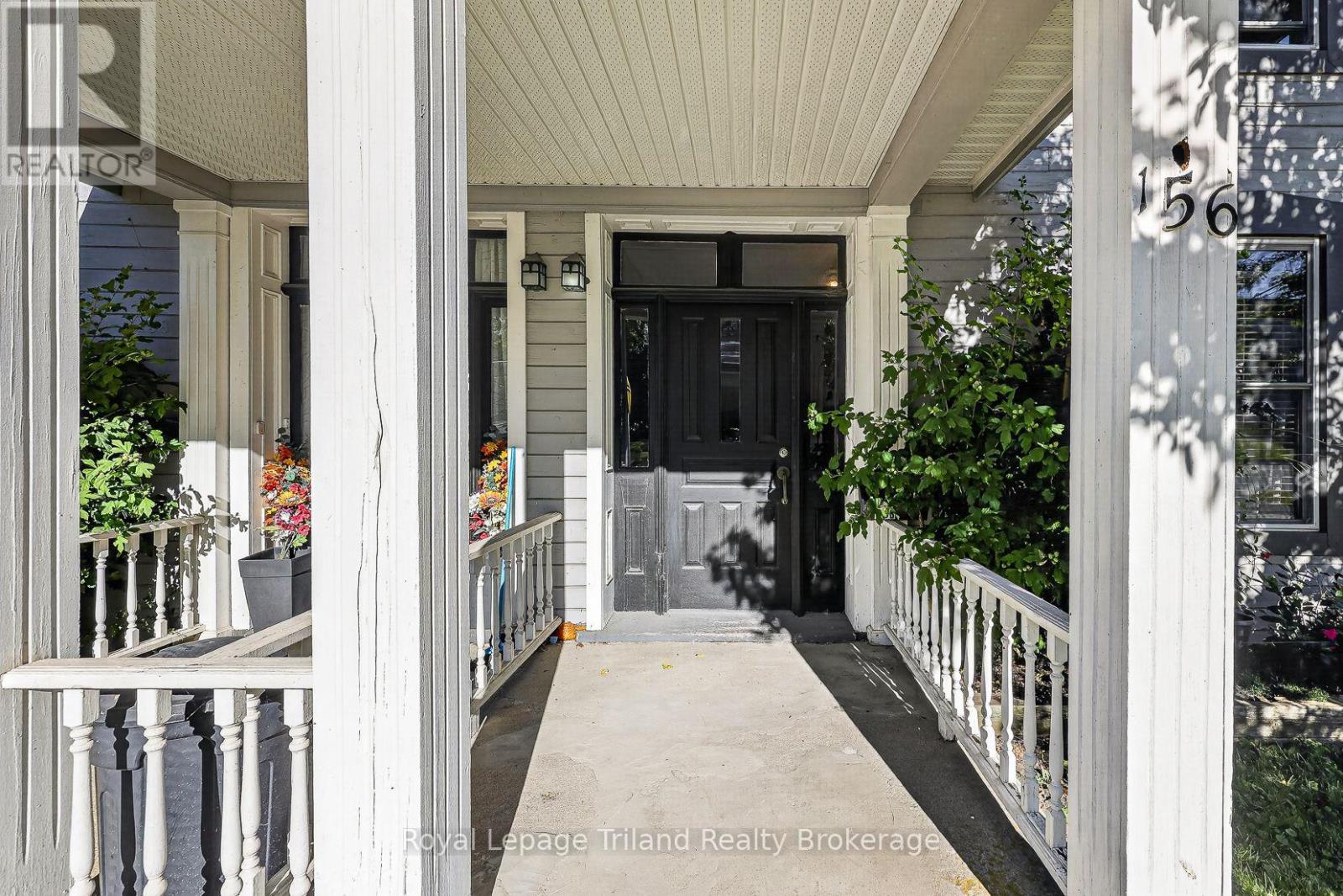 156-158 Charles Street West — photo 11