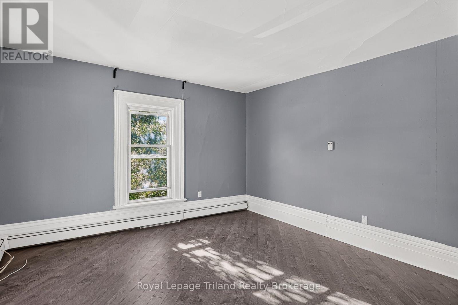 156-158 Charles Street West — photo 17