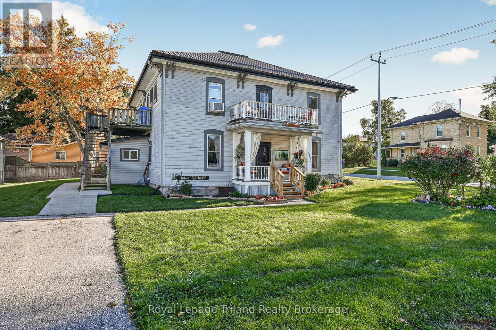 156-158 Charles Street West — photo 8