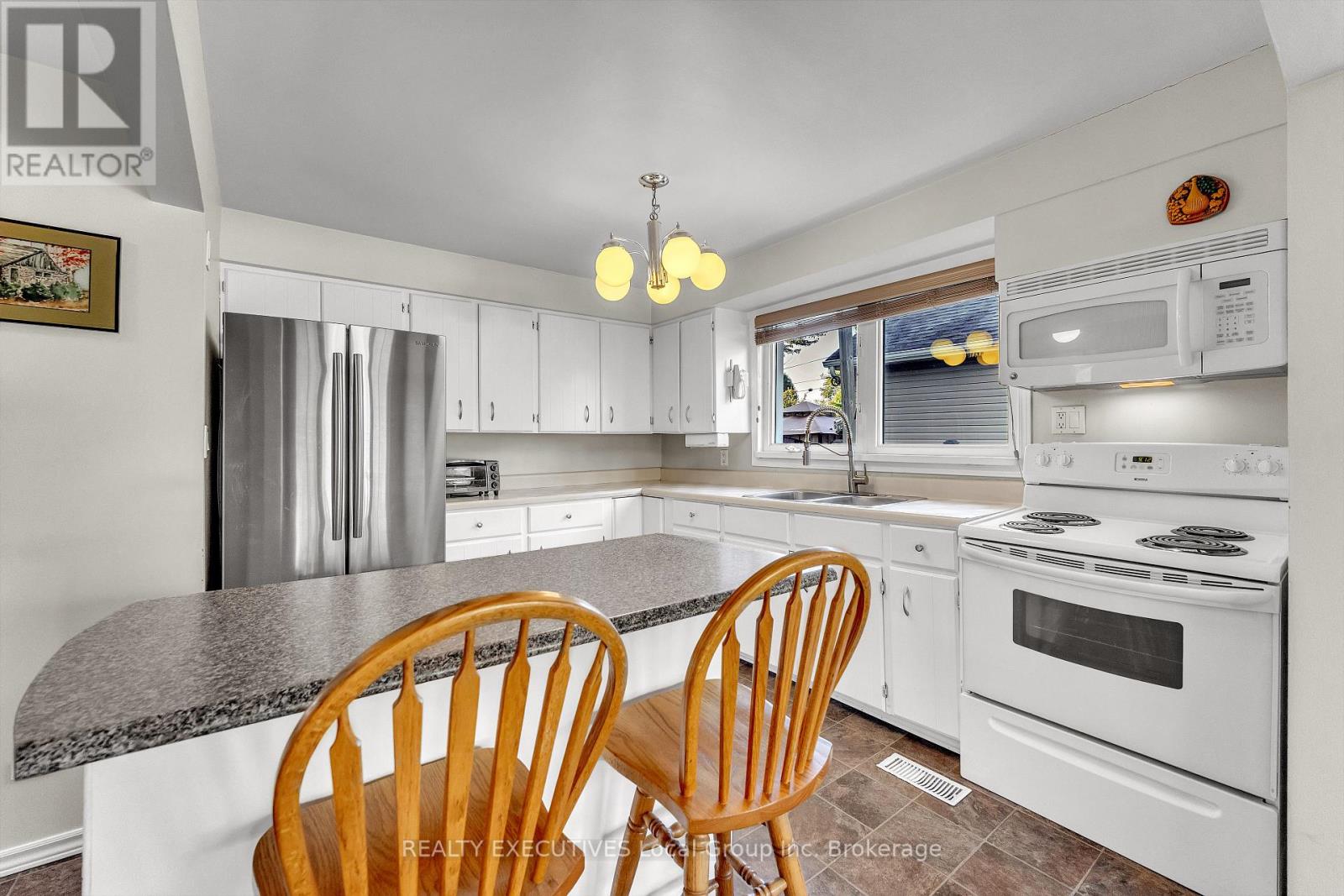 214 VICTORIA STREET E - 10