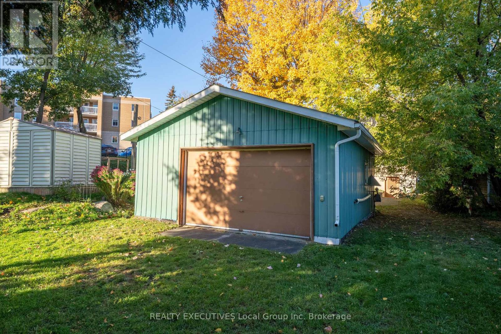 214 VICTORIA STREET E - 35