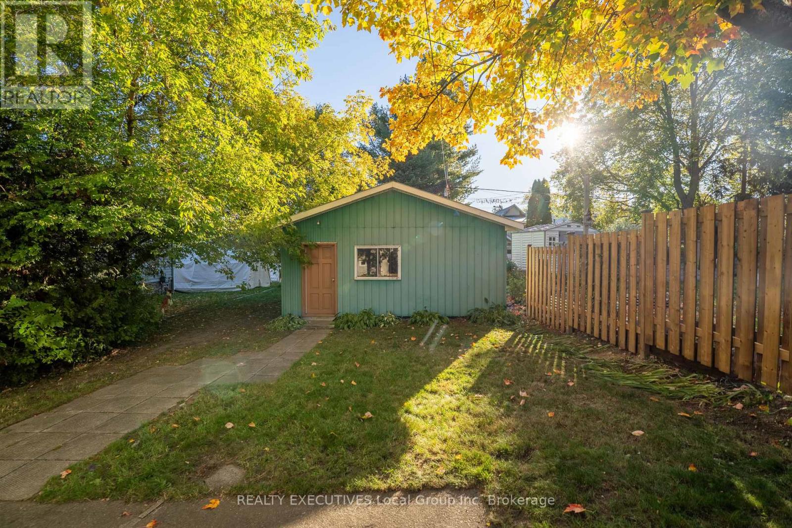 214 VICTORIA STREET E - 5
