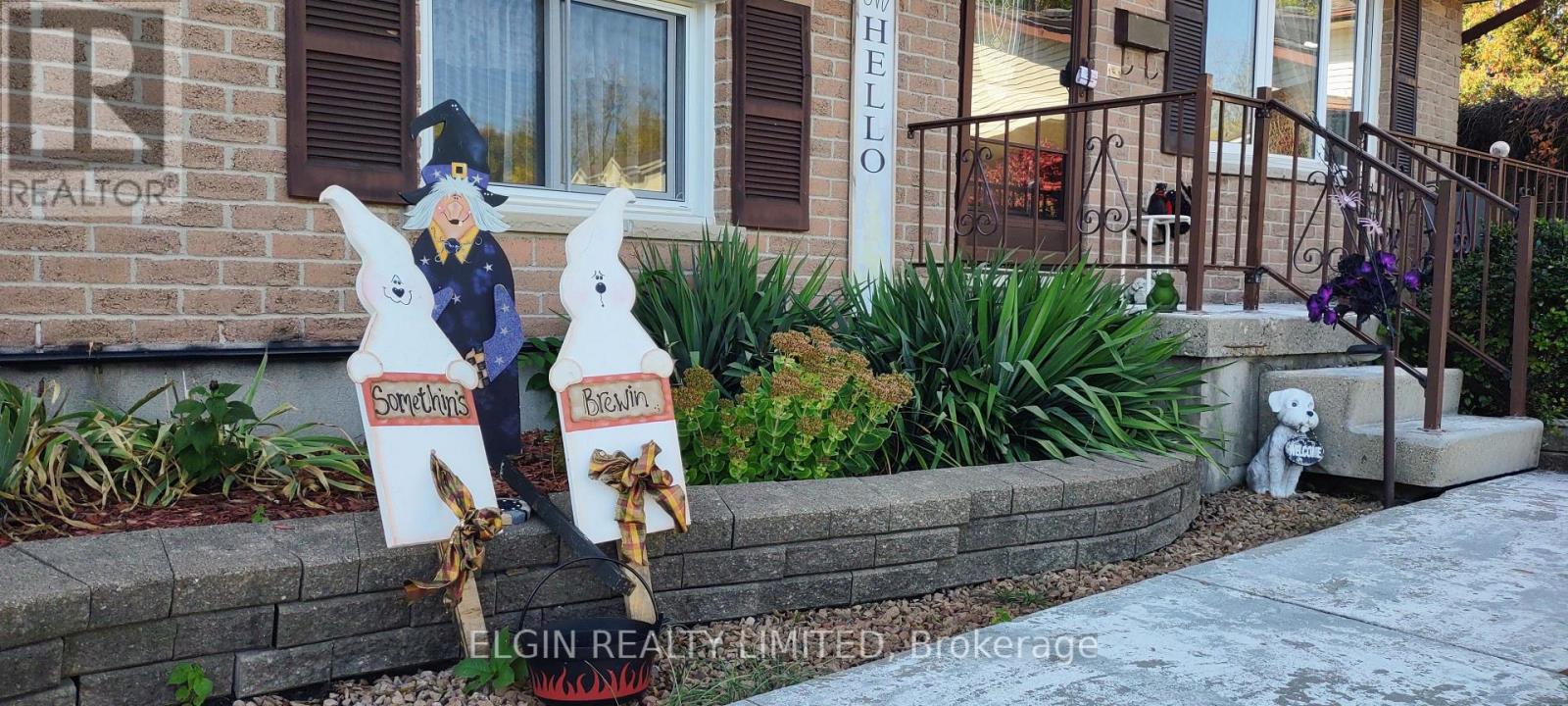 219 Brentwood Crescent — photo 2