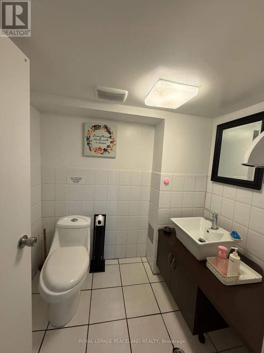 673 Queen Street West — photo 12