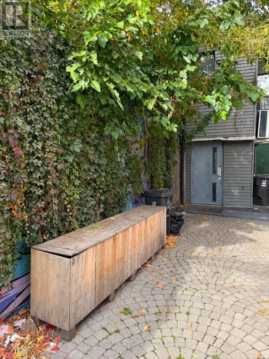673 Queen Street West — photo 13
