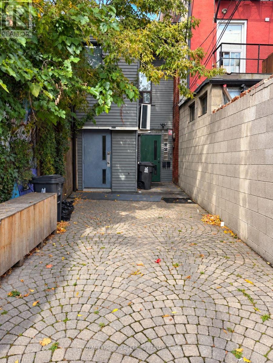 673 Queen Street West — photo 14