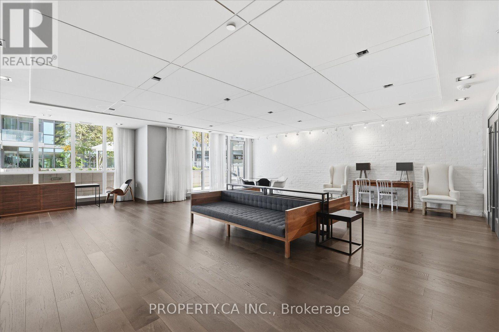 606- 210 Simcoe Street, Toronto, ON photo 16