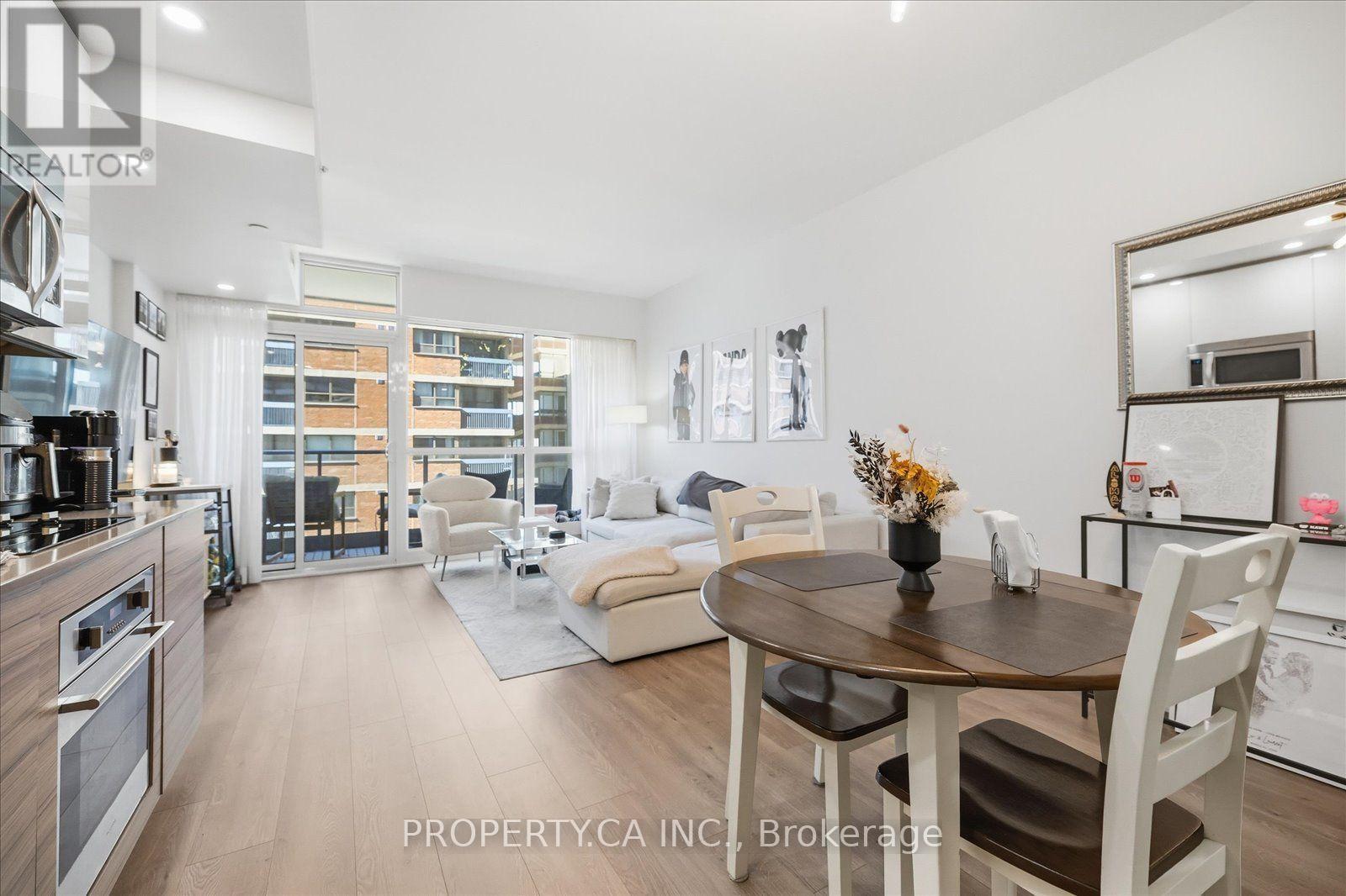 606- 210 Simcoe Street, Toronto, ON photo 2