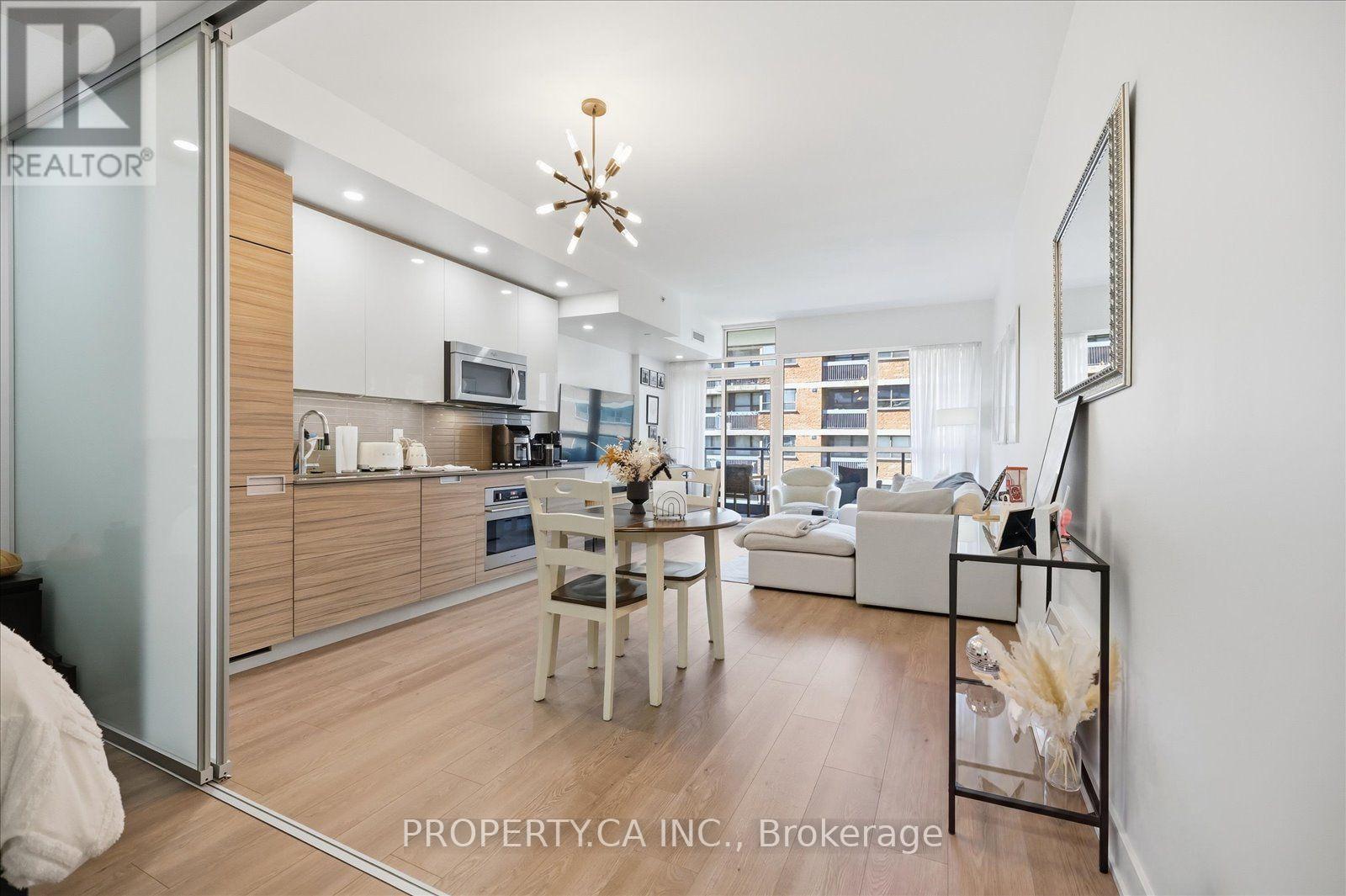 606- 210 Simcoe Street, Toronto, ON photo 6