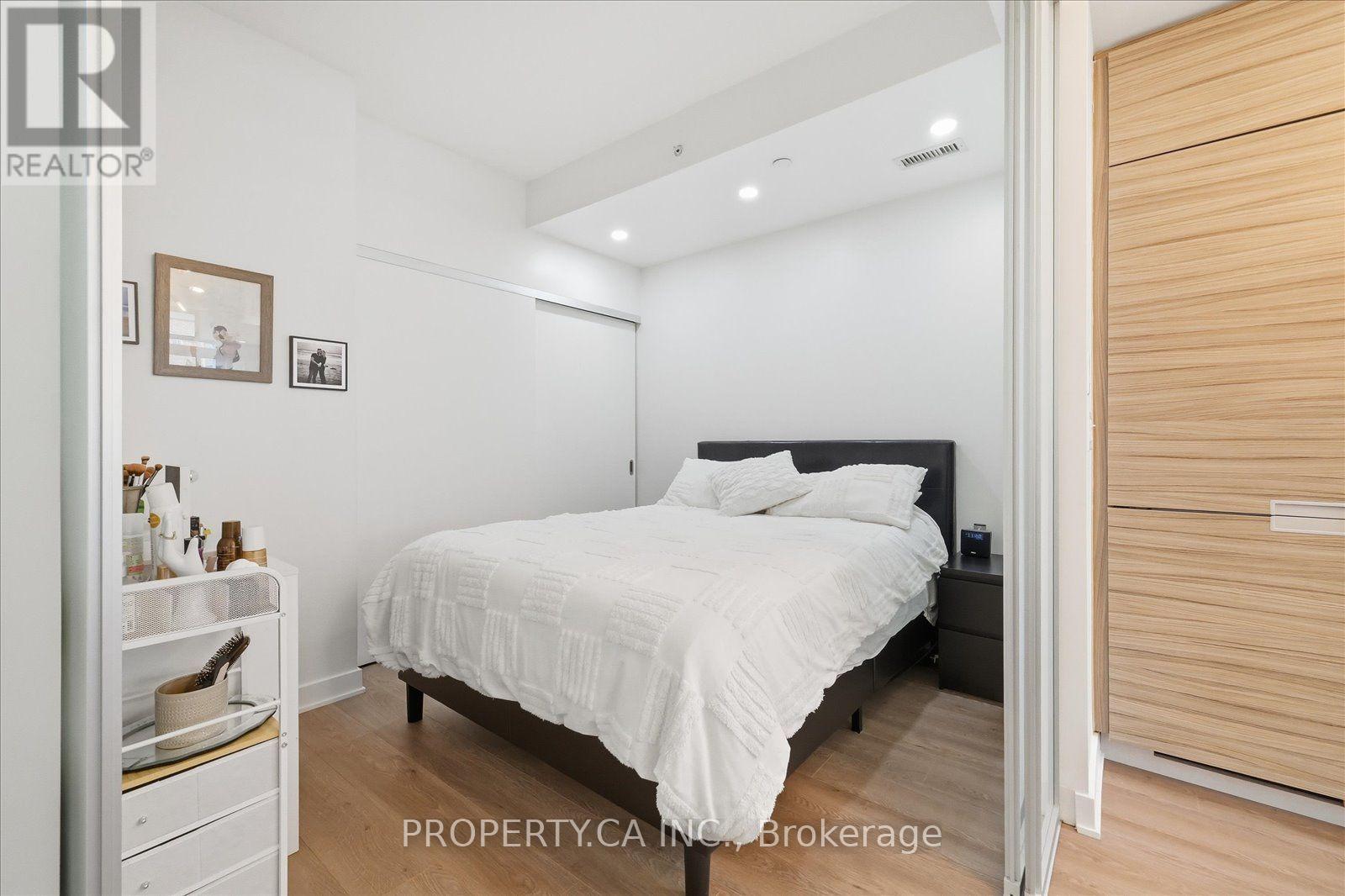 606- 210 Simcoe Street, Toronto, ON photo 7