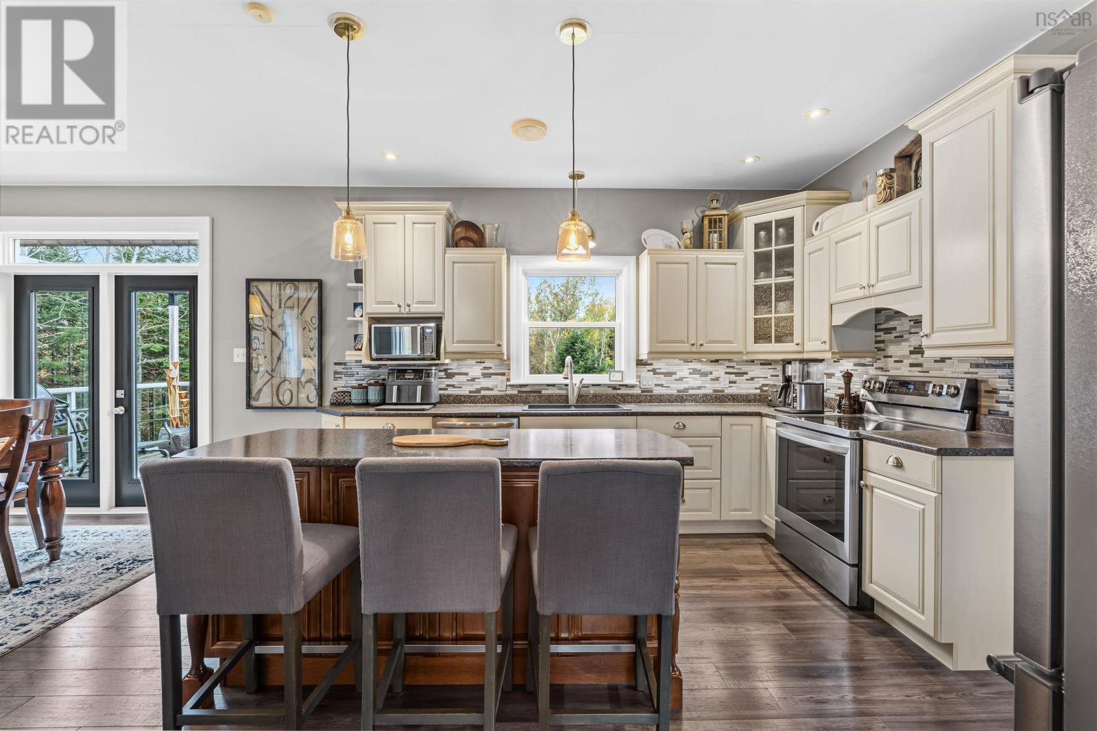 Property 23 of 50 of 74 Bonavista Avenue