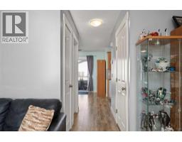 2pc Bathroom - 195 Covewood Circle Ne, Calgary, AB T3K5P9 Photo 9
