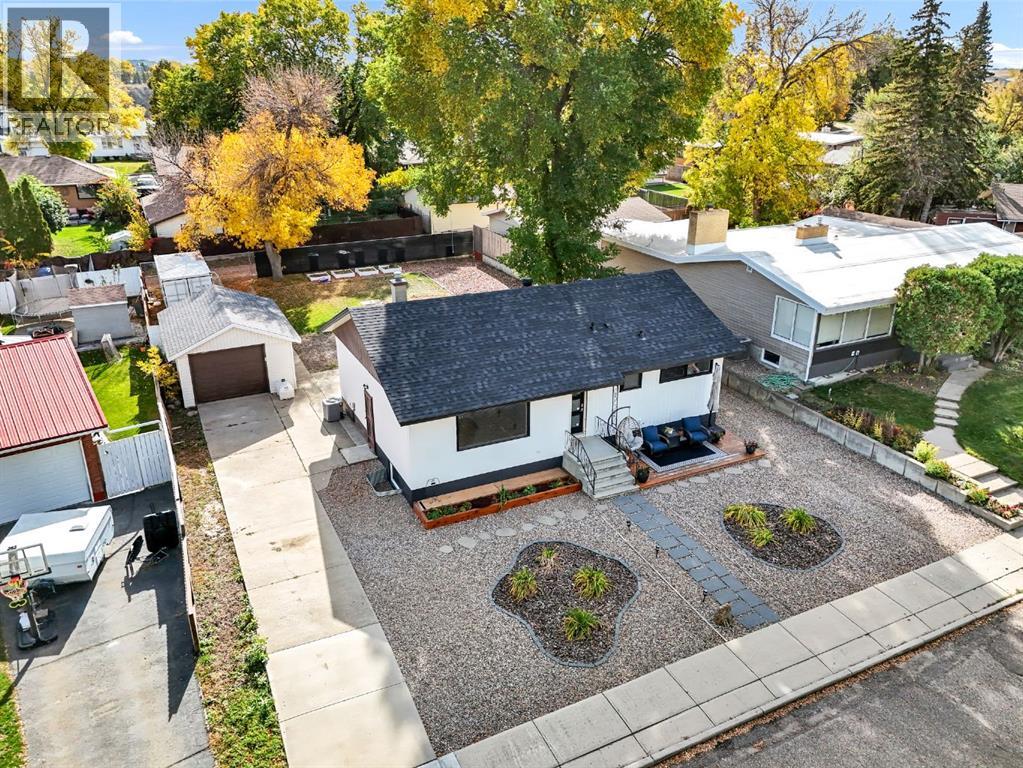 61 Huckvale Crescent SW - 1