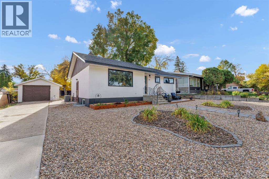 61 Huckvale Crescent SW - 2