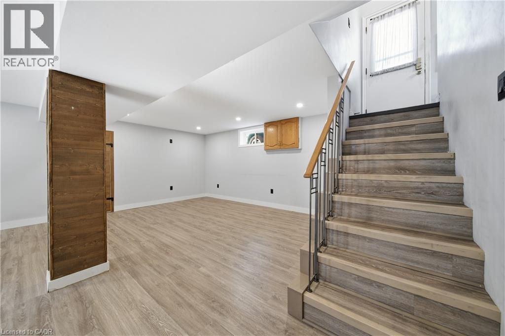 468 Highland Road East — photo 18
